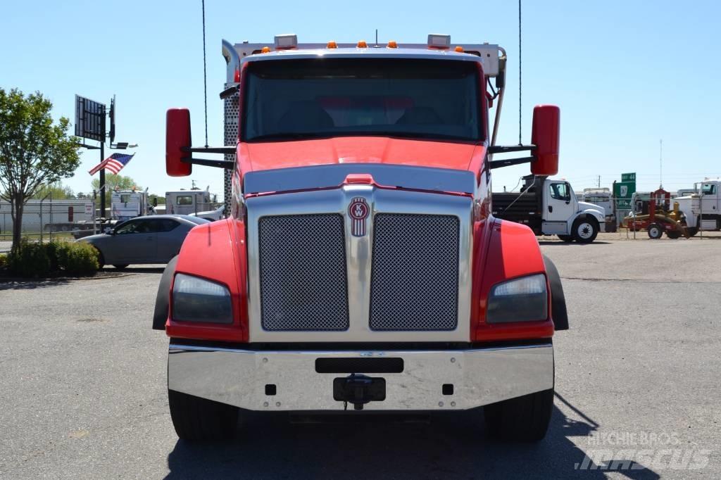 Kenworth T 880 Savivarčių priekabų vilkikai