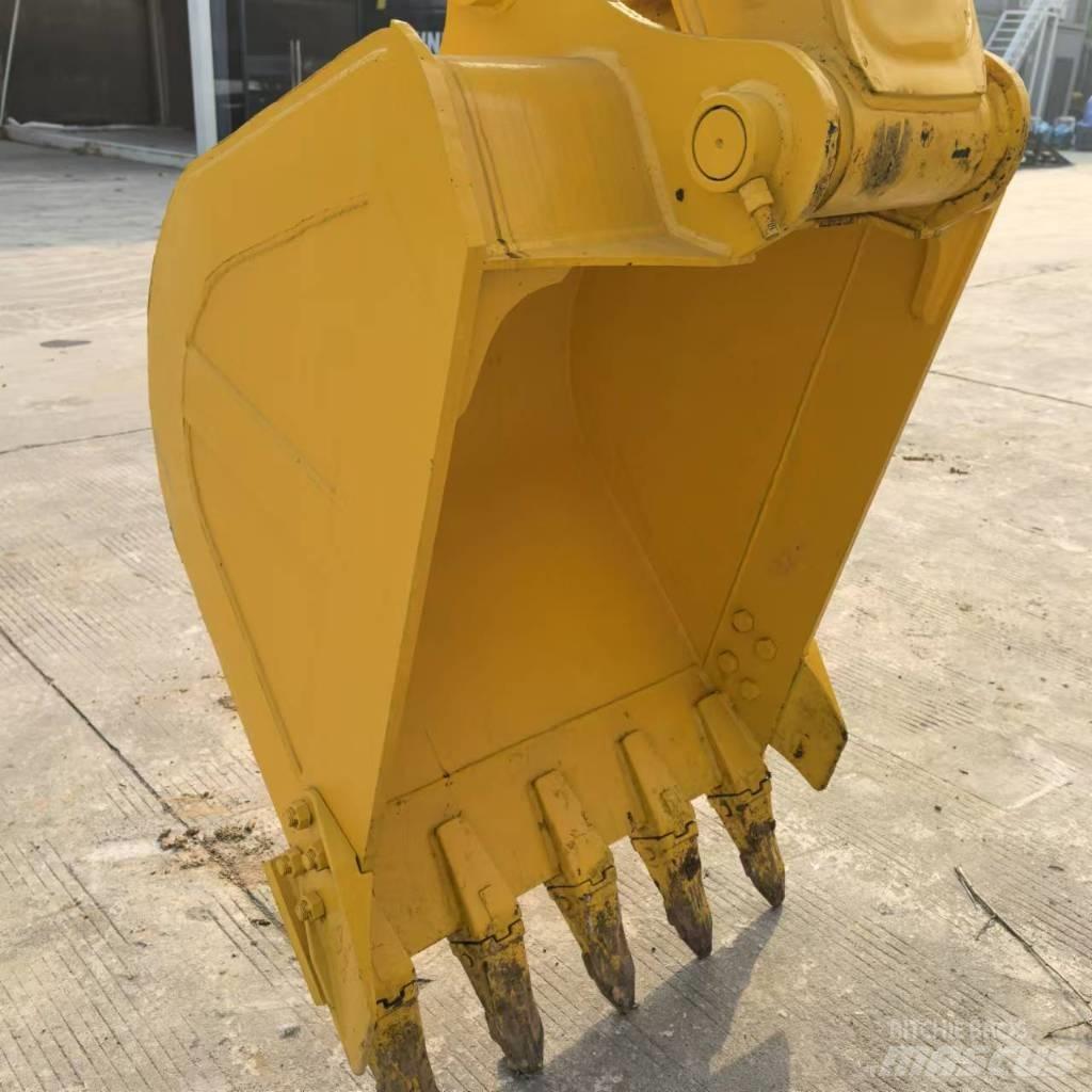Komatsu PC 130 Vikšriniai ekskavatoriai