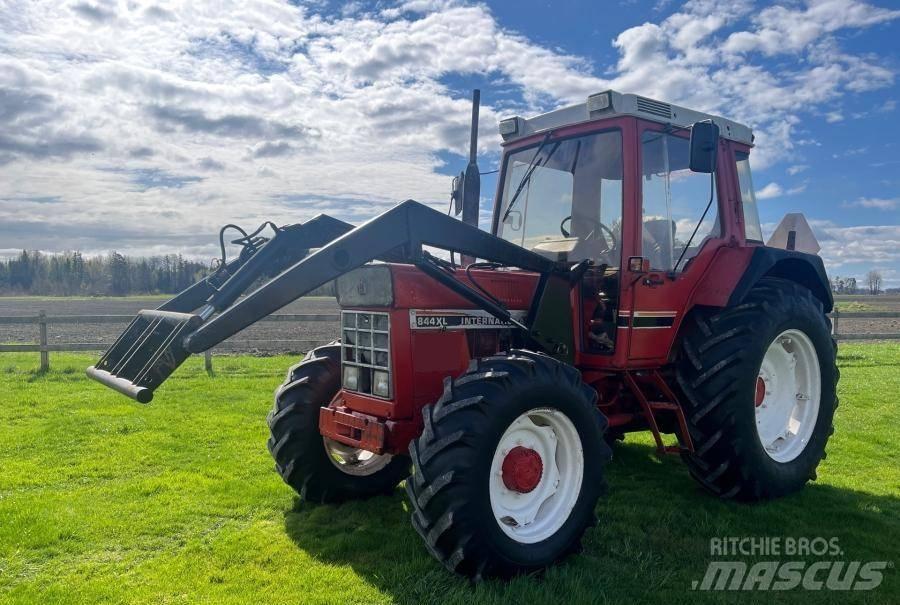 Case IH 844 XL Traktoriai