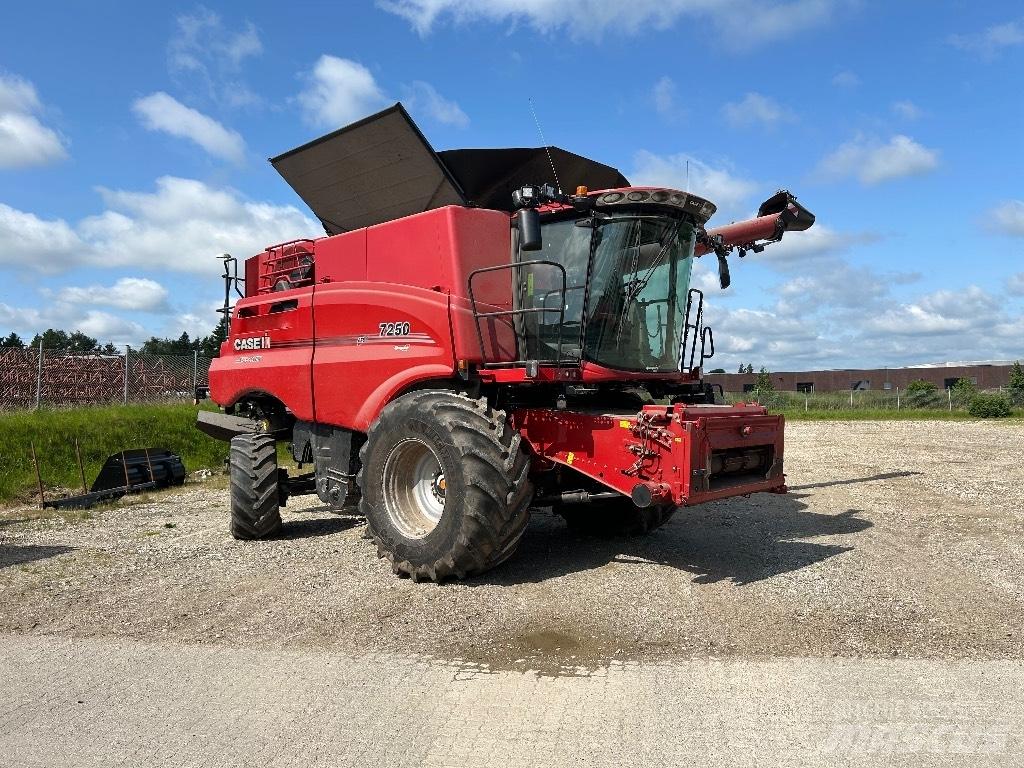 Case IH 7250 Derliaus nuėmimo kombainai