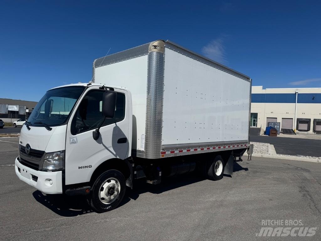 Hino 155 Sunkvežimiai su dengtu kėbulu