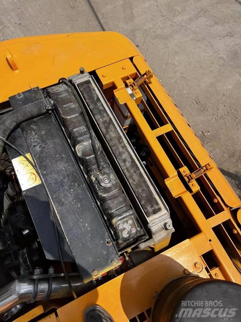 Hyundai 210W-7 Ratiniai ekskavatoriai
