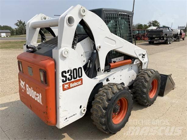 Bobcat S 300 Krautuvai su šoniniu pasukimu