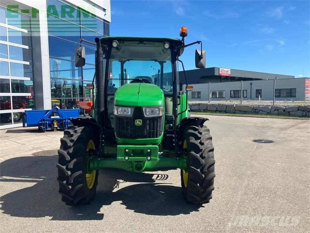 John Deere 5067E Traktoriai