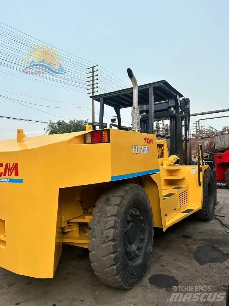 TCM FD 250 Dyzeliniai krautuvai