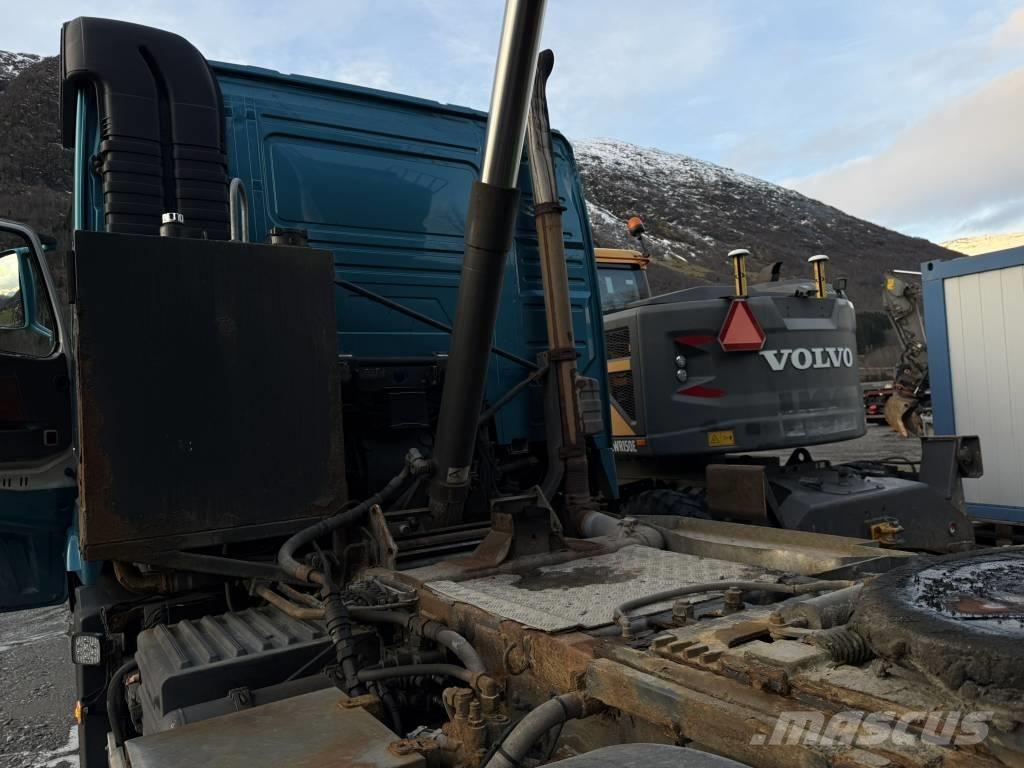 Volvo FH 16 550 6x2 Savivarčių priekabų vilkikai