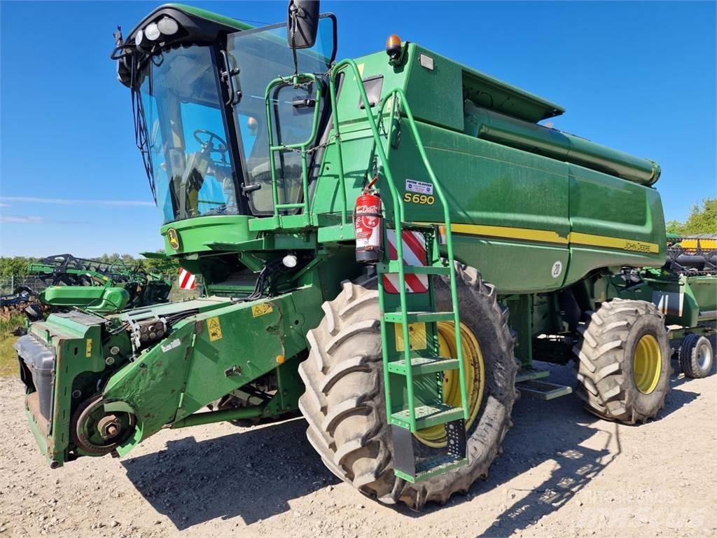 John Deere S690 Derliaus nuėmimo kombainai