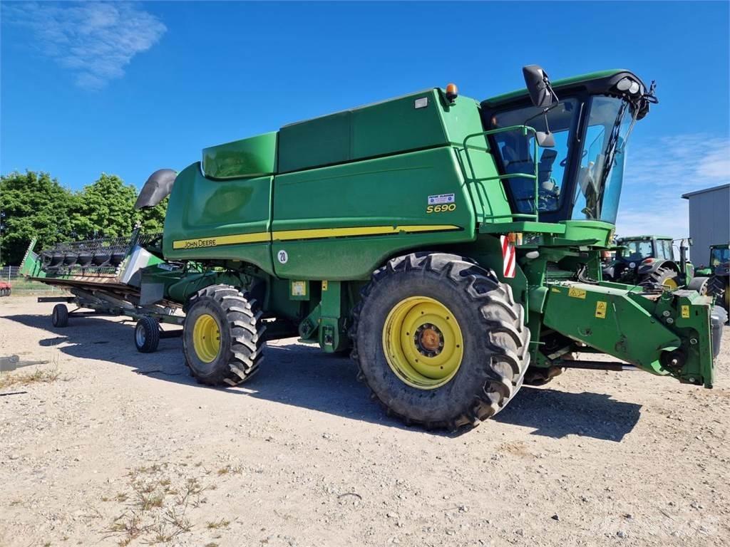John Deere S690 Derliaus nuėmimo kombainai