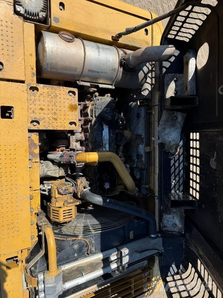 CAT 324 D Vikšriniai ekskavatoriai