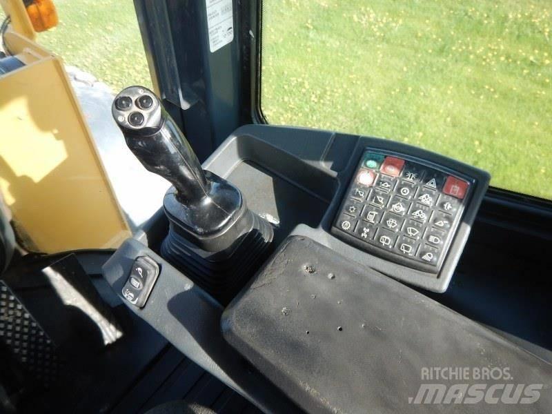 John Deere 624K Naudoti ratiniai krautuvai