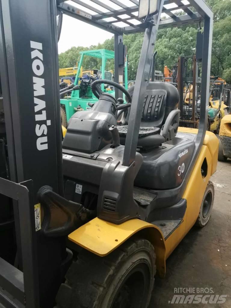 Komatsu 30 Teleskopiniai krautuvai