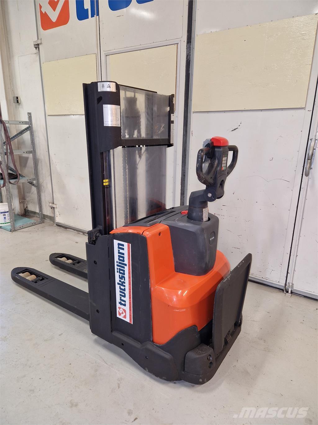 Toyota SWE200D Savaeigiai rietuvai