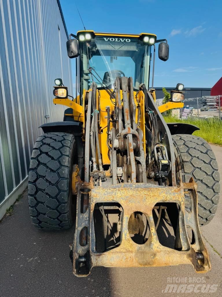 Volvo L 90 G Naudoti ratiniai krautuvai