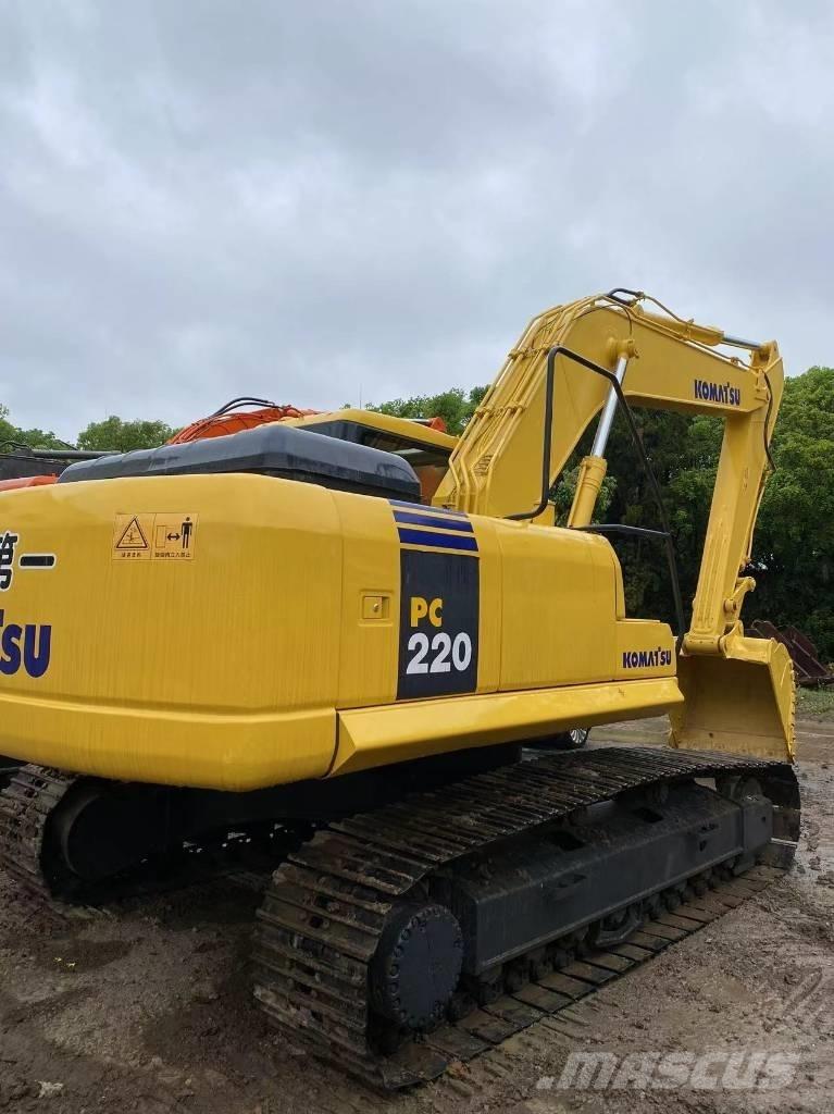 Komatsu 220 Vikšriniai ekskavatoriai