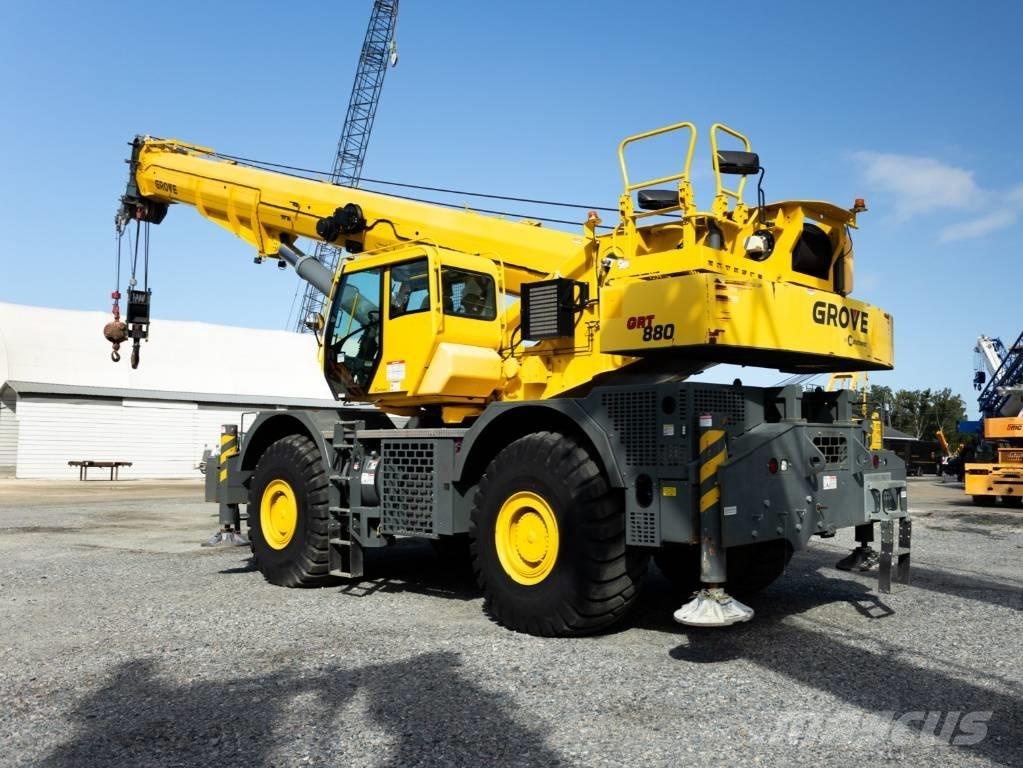 Grove GRT 880 Neapdoroto reljefo kranai