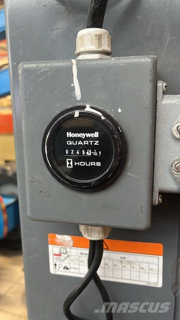 SkyJack SJ 16 Žirkliniai keltuvai