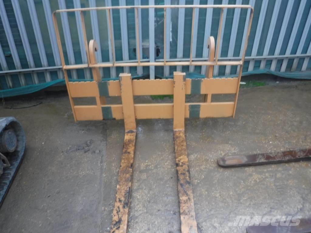 CASE 721 B XT Naudoti ratiniai krautuvai