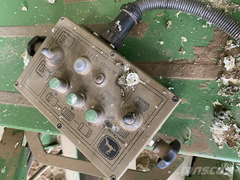 John Deere 623 Ritinių presai