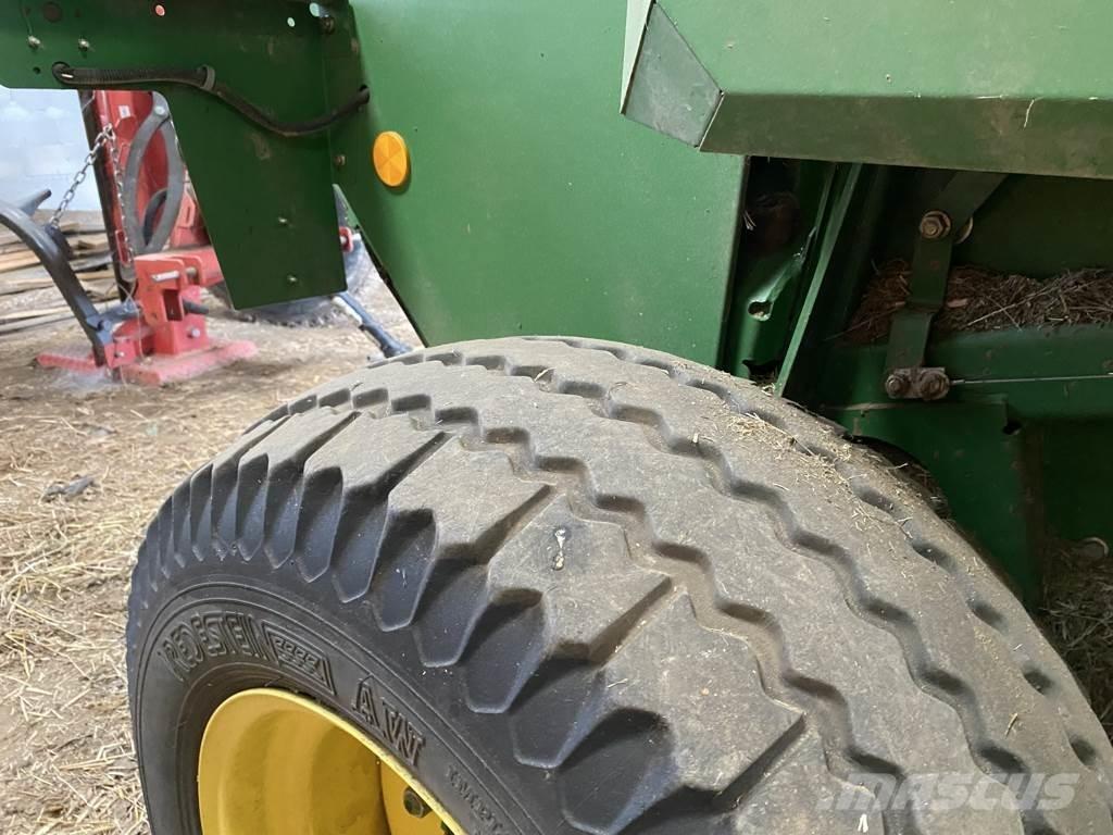 John Deere 623 Ritinių presai