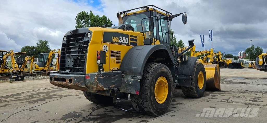 Komatsu WA380-8 Naudoti ratiniai krautuvai