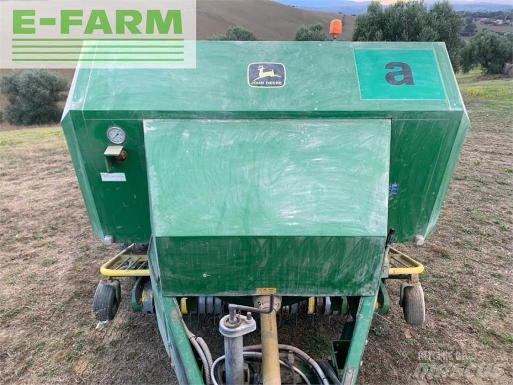 John Deere 690 Stačiakampių ryšulių presai