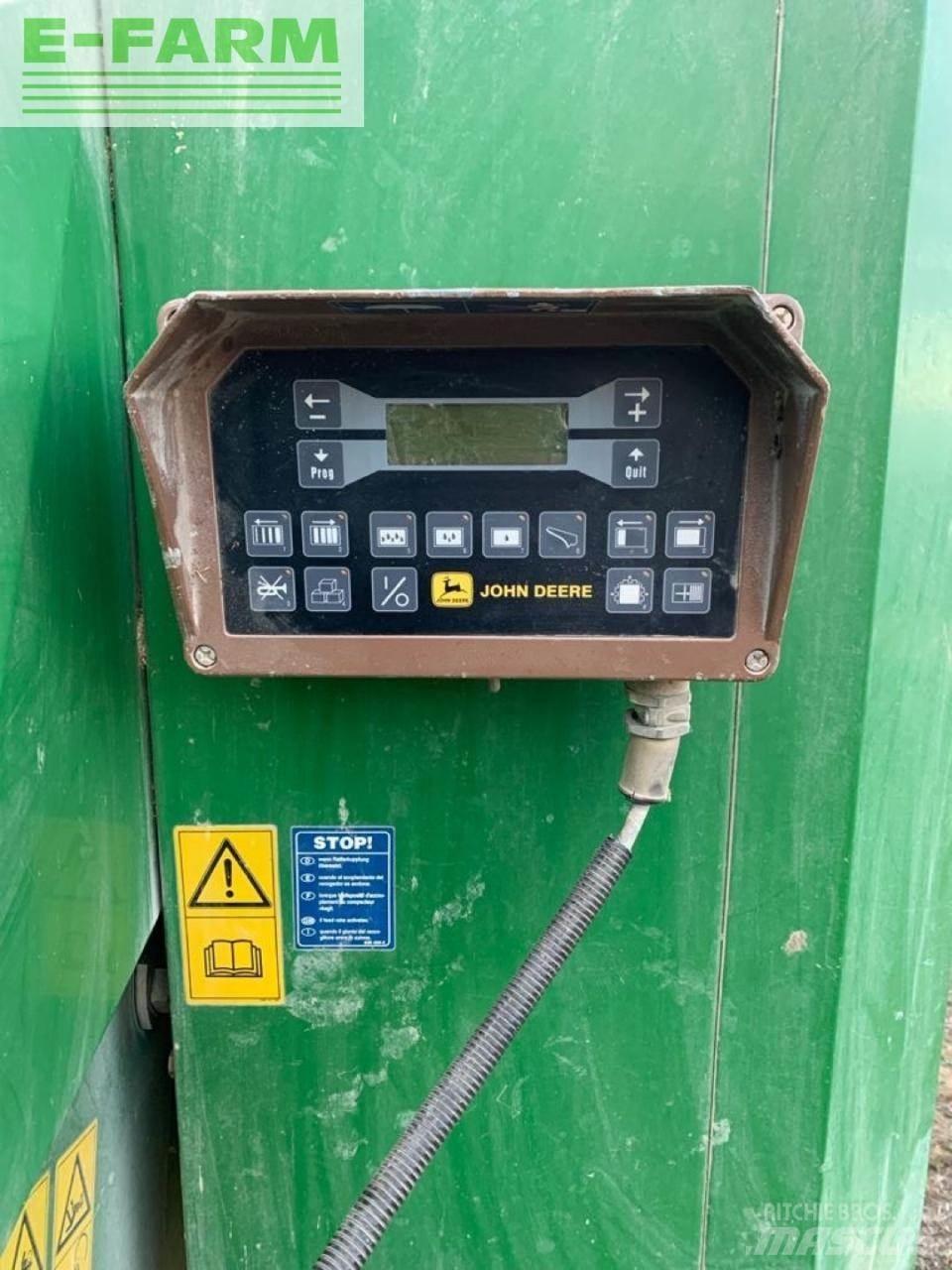 John Deere 690 Stačiakampių ryšulių presai