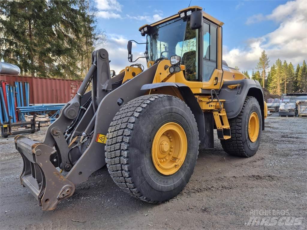 Volvo L110H Naudoti ratiniai krautuvai