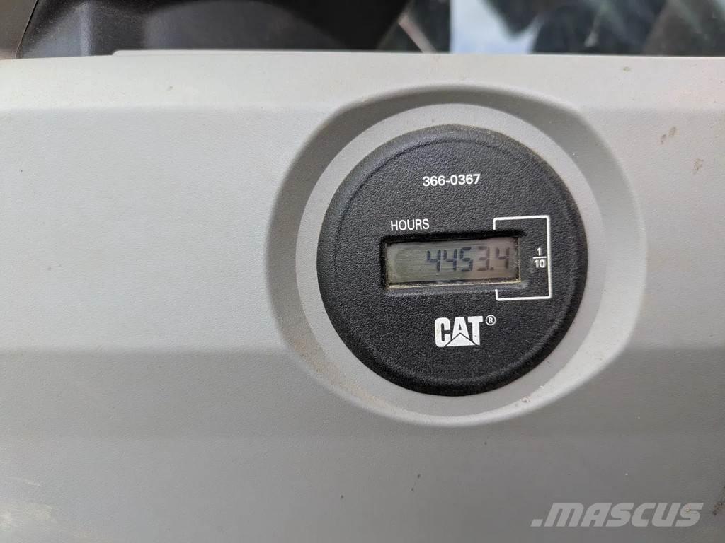 CAT 374F Vikšriniai ekskavatoriai