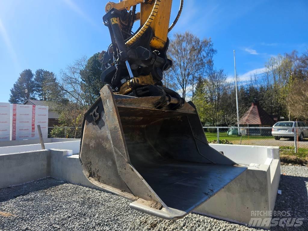 JCB 245 XLR Vikšriniai ekskavatoriai