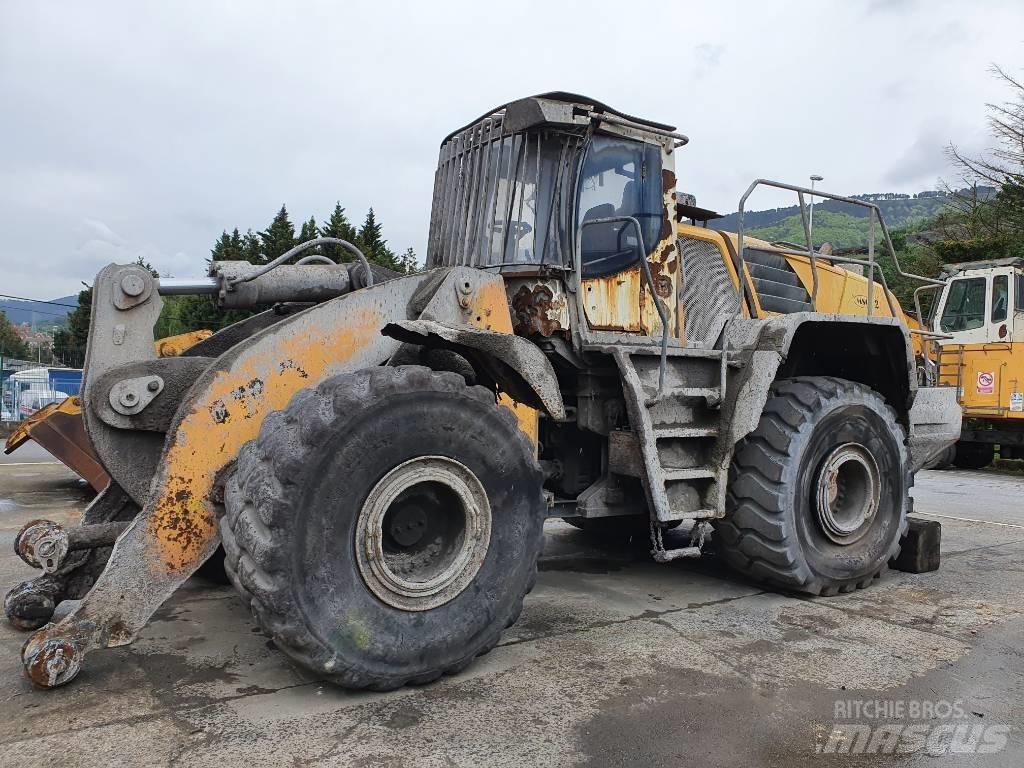 Liebherr L 586 Naudoti ratiniai krautuvai