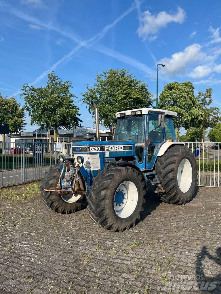 Ford 8210 III Traktoriai