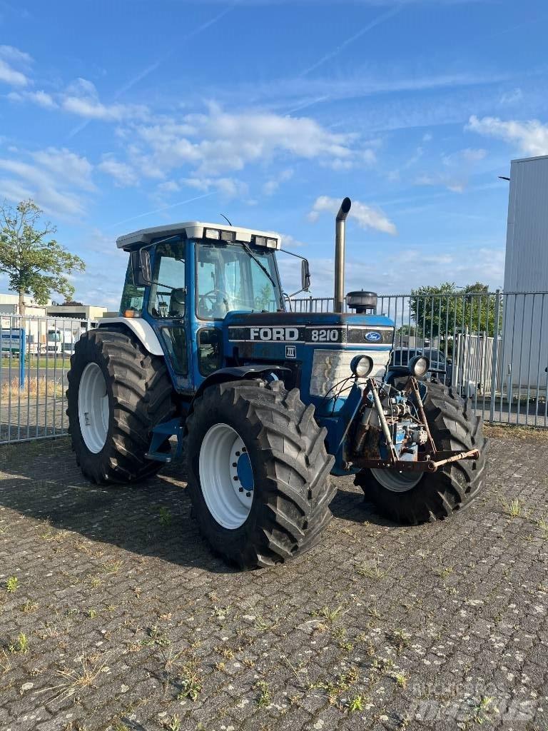 Ford 8210 III Traktoriai