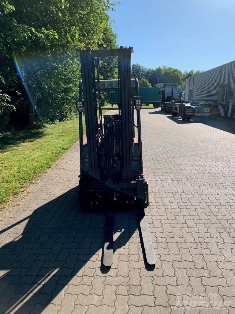 Manitou ME318 Elektriniai šakiniai krautuvai