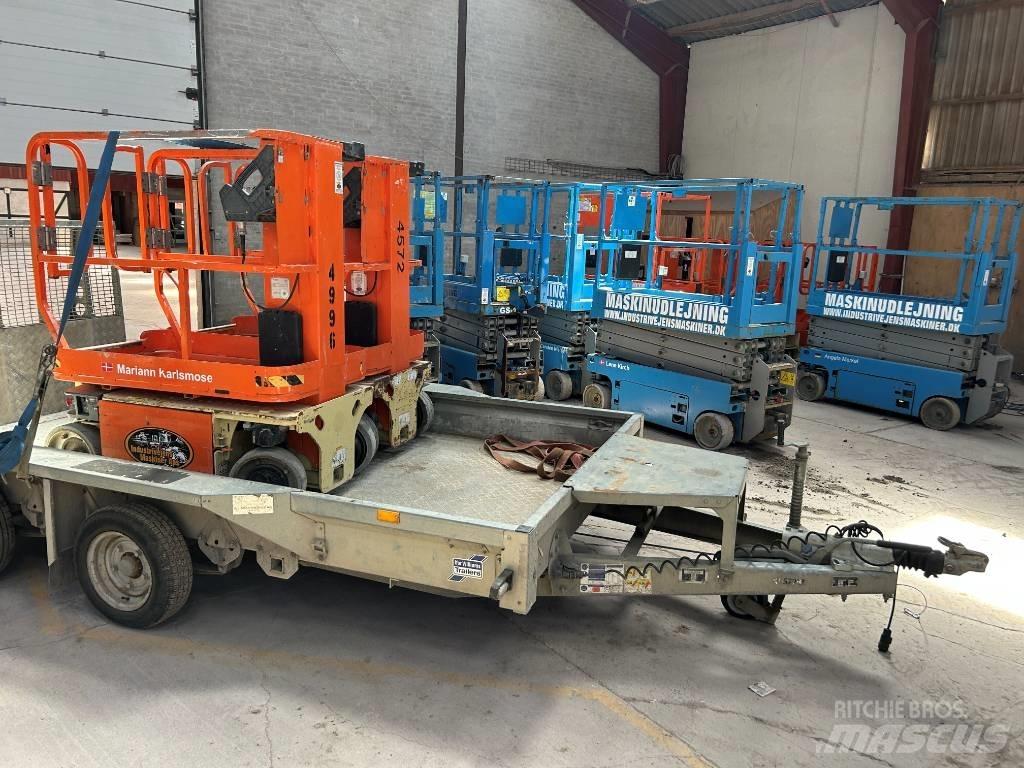 JLG 1230 ES Vertikalūs stiebiniai keltuvai
