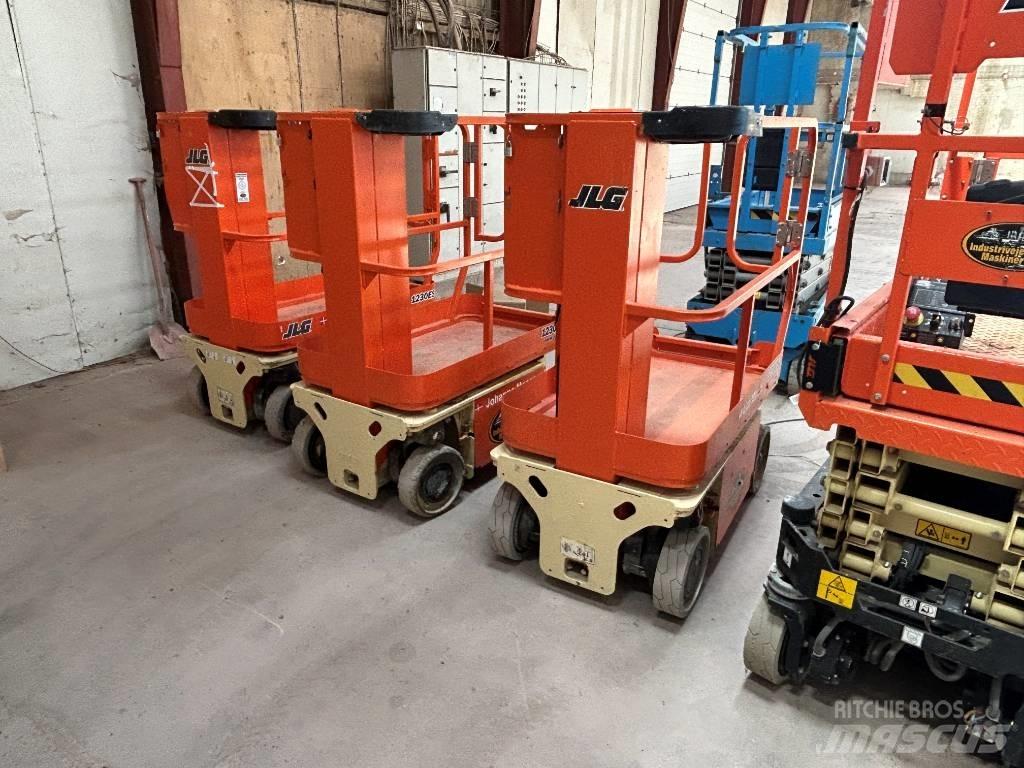 JLG 1230 ES Vertikalūs stiebiniai keltuvai