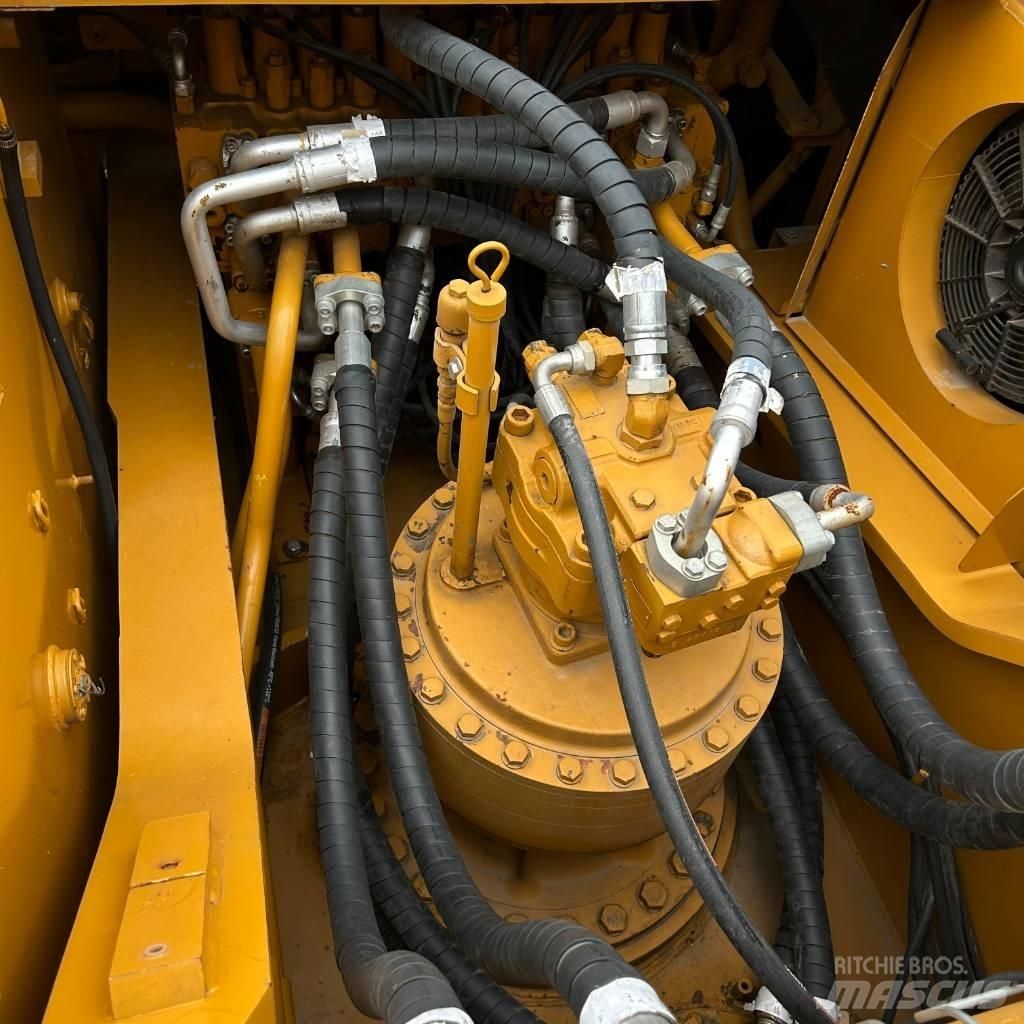 CAT 330D2 Vikšriniai ekskavatoriai