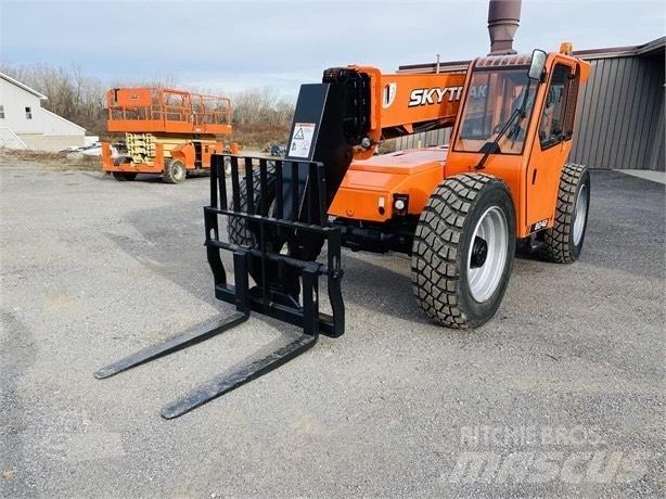 SkyTrak 8042 Teleskopiniai krautuvai
