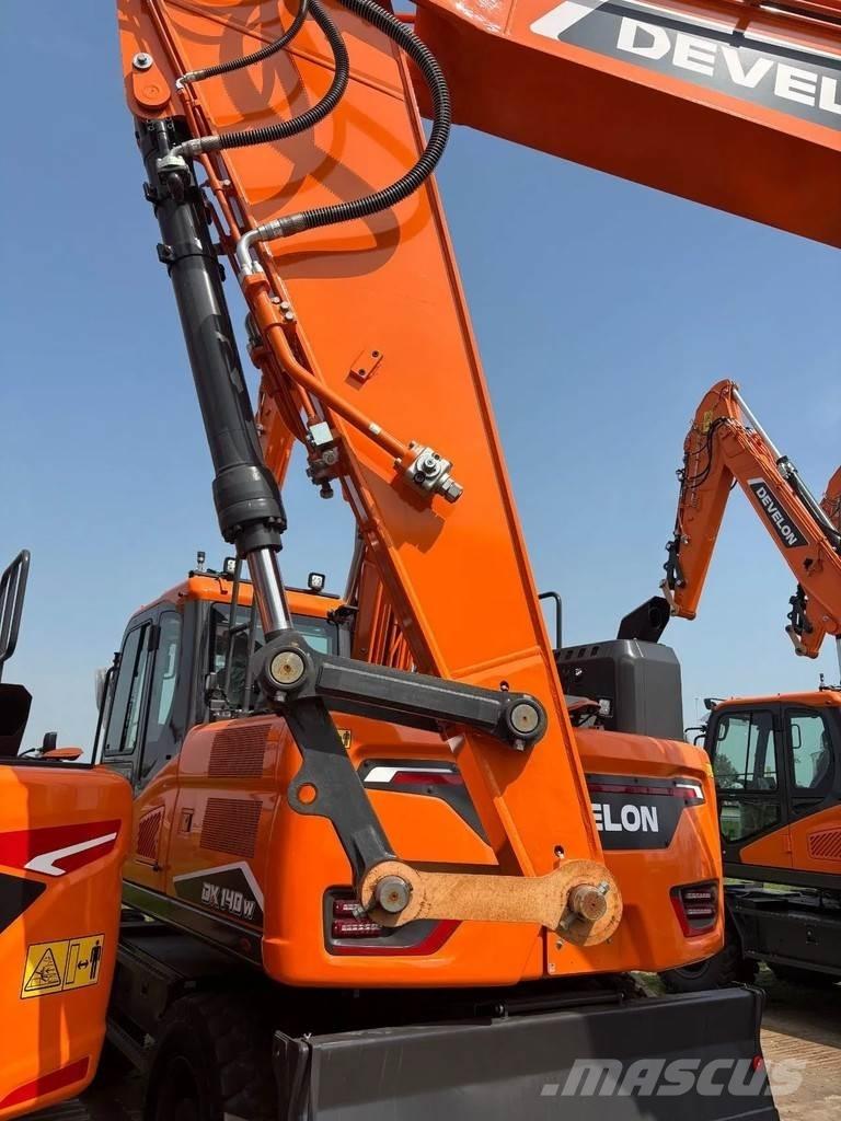 Develon DX255LC-7 Vikšriniai ekskavatoriai