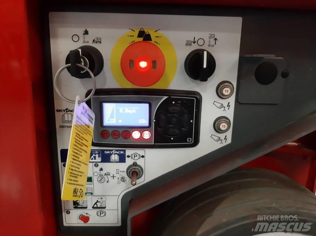 SkyJack SJ12 E Vertikalūs stiebiniai keltuvai