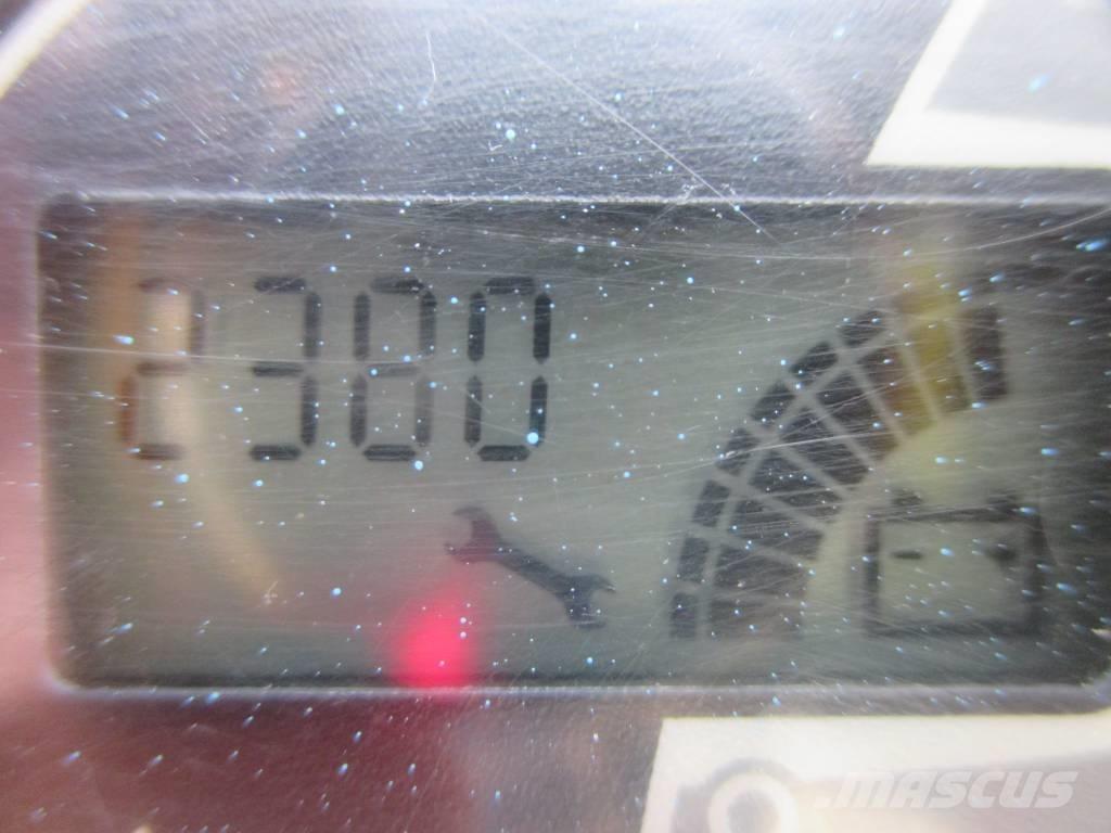 JLG Toucan 8 E Vertikalūs stiebiniai keltuvai