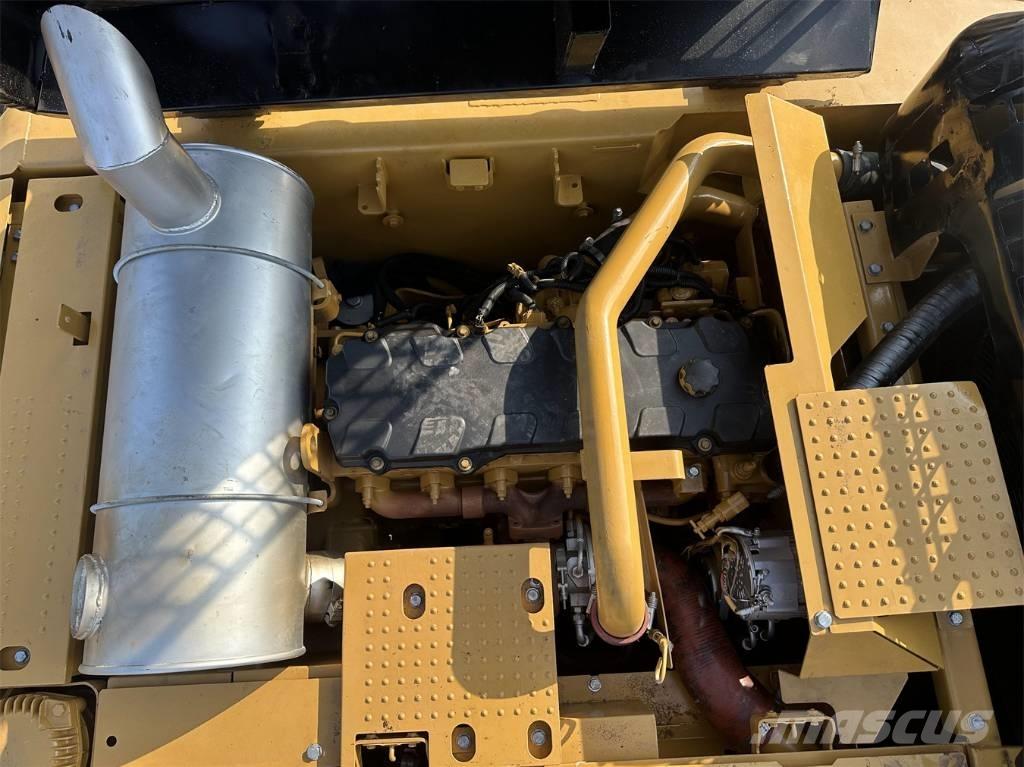 CAT 330 D L Vikšriniai ekskavatoriai