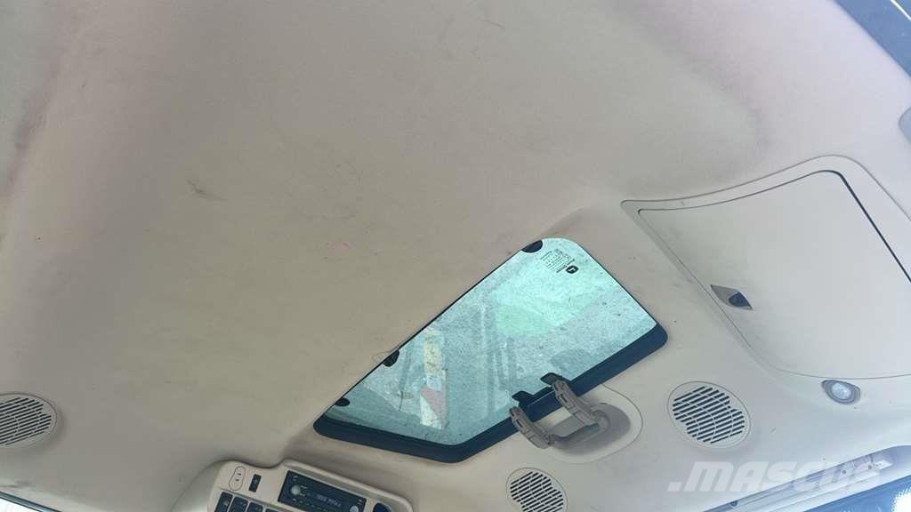 John Deere 6215R Traktoriai