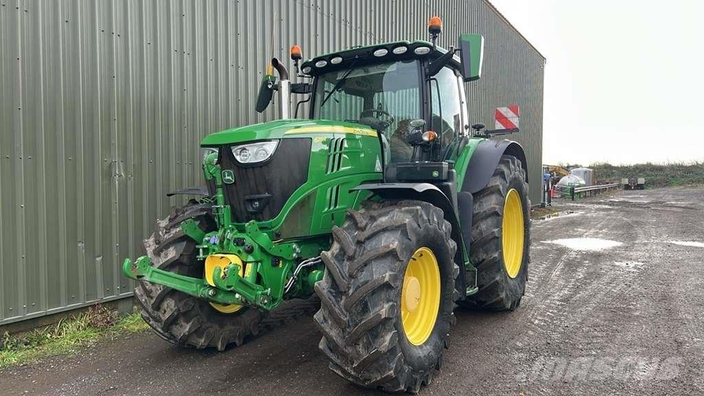 John Deere 6215R Traktoriai