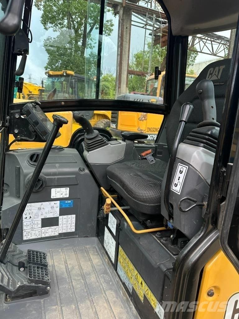 CAT 302 Mini ekskavatoriai < 7 t