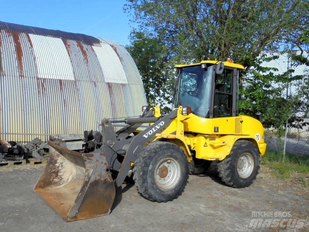 Volvo L 30 B-Z/X Naudoti ratiniai krautuvai