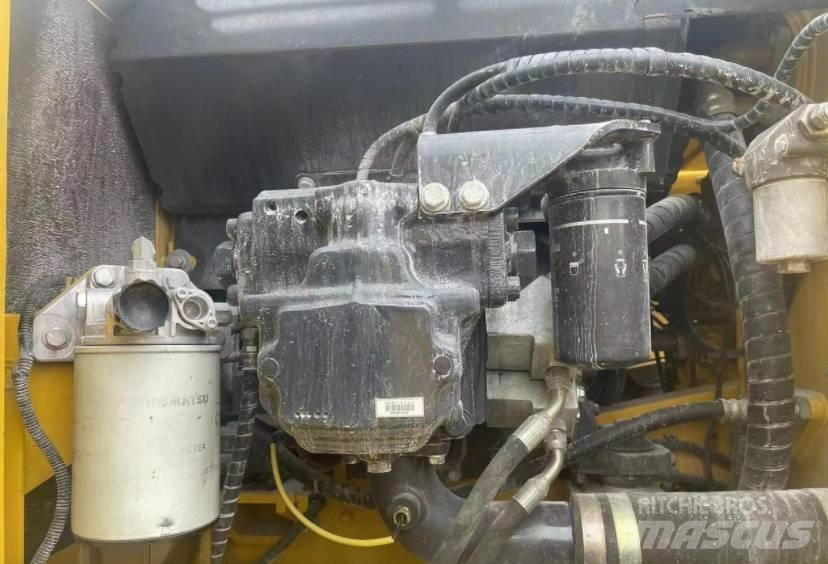 Komatsu 220-8K Vikšriniai ekskavatoriai