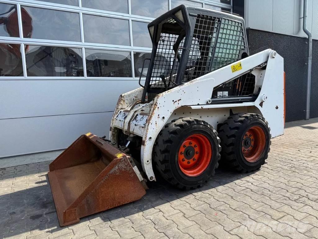 Bobcat S130 Krautuvai su šoniniu pasukimu
