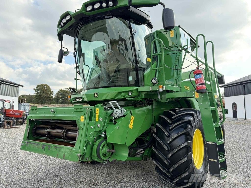 John Deere T 670 i Derliaus nuėmimo kombainai