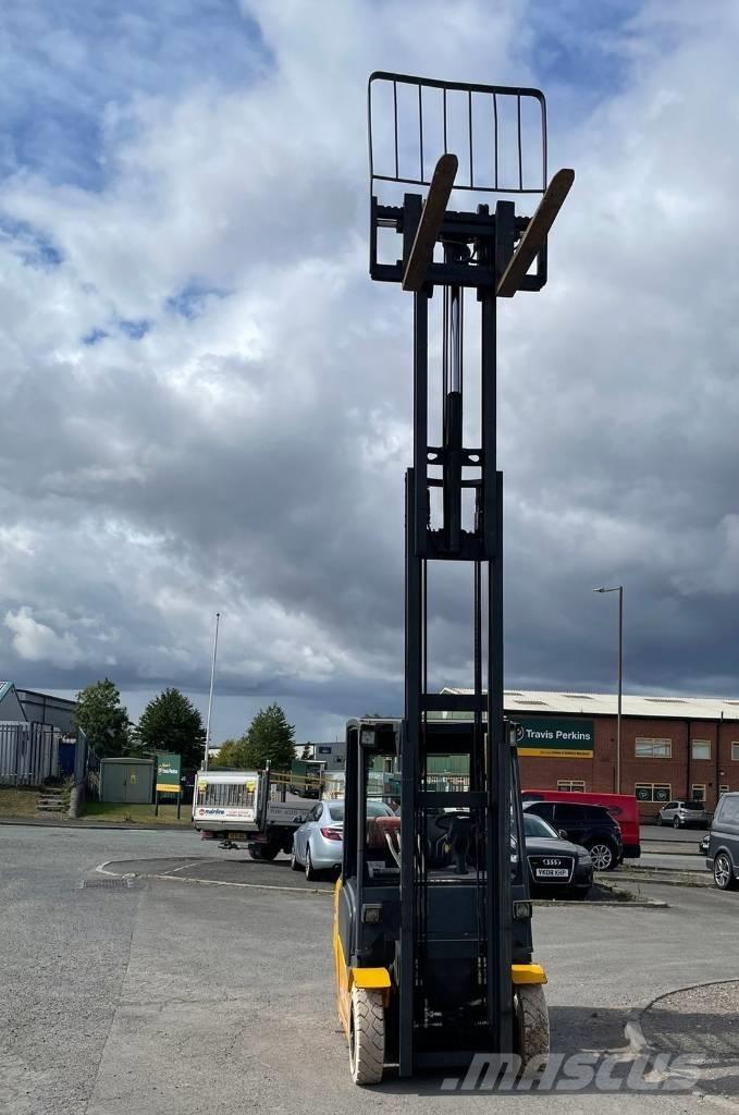 Jungheinrich TFG 320 LPG (dujiniai) krautuvai