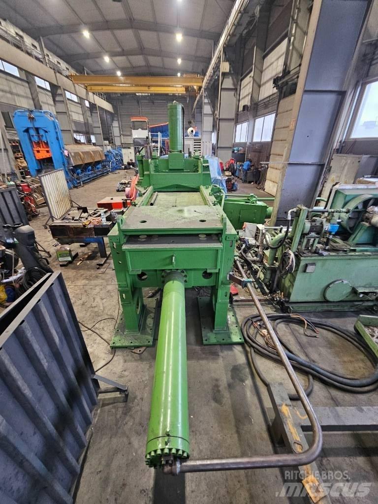  Henschel 30 x 30 Pramoniniai presai